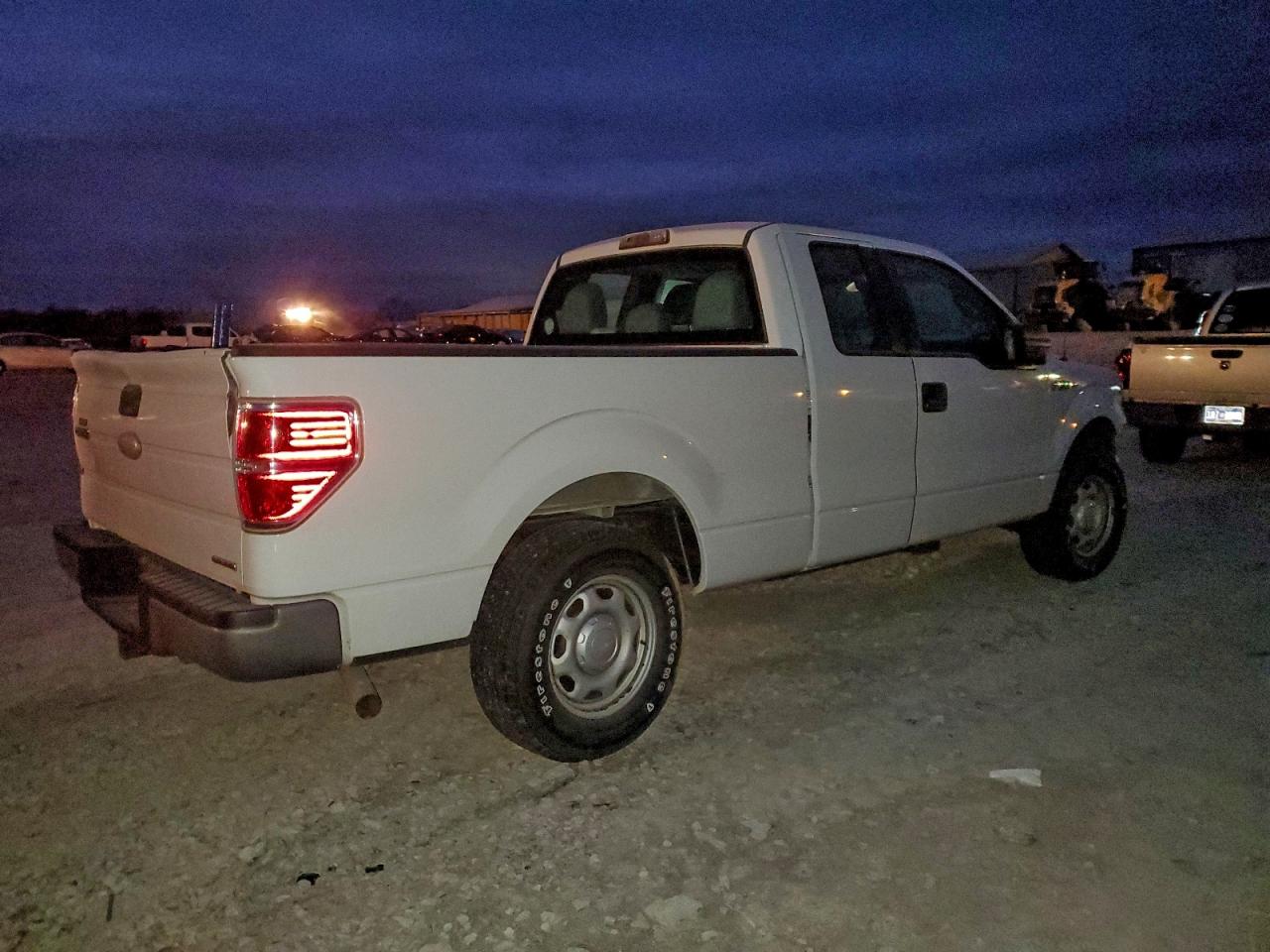 Ford F-150 Super Cab Image 9