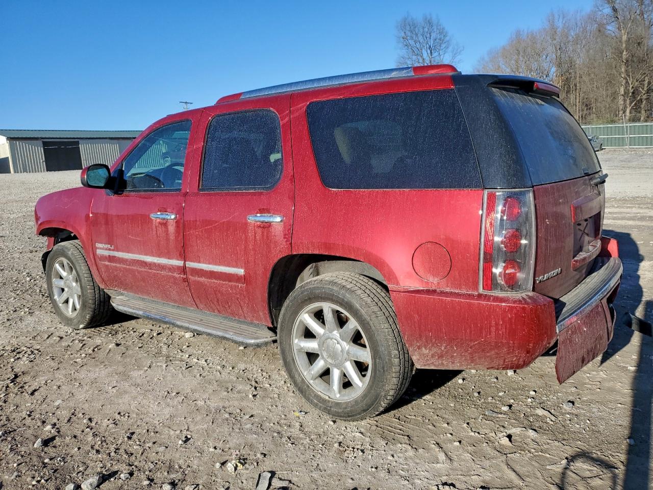GMC Yukon Denali Image 2
