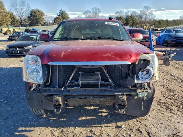 GMC Yukon Denali Image 4