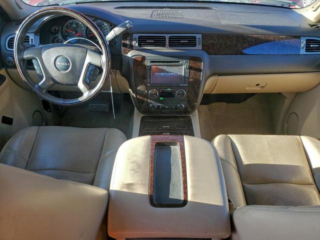 GMC Yukon Denali Image 8