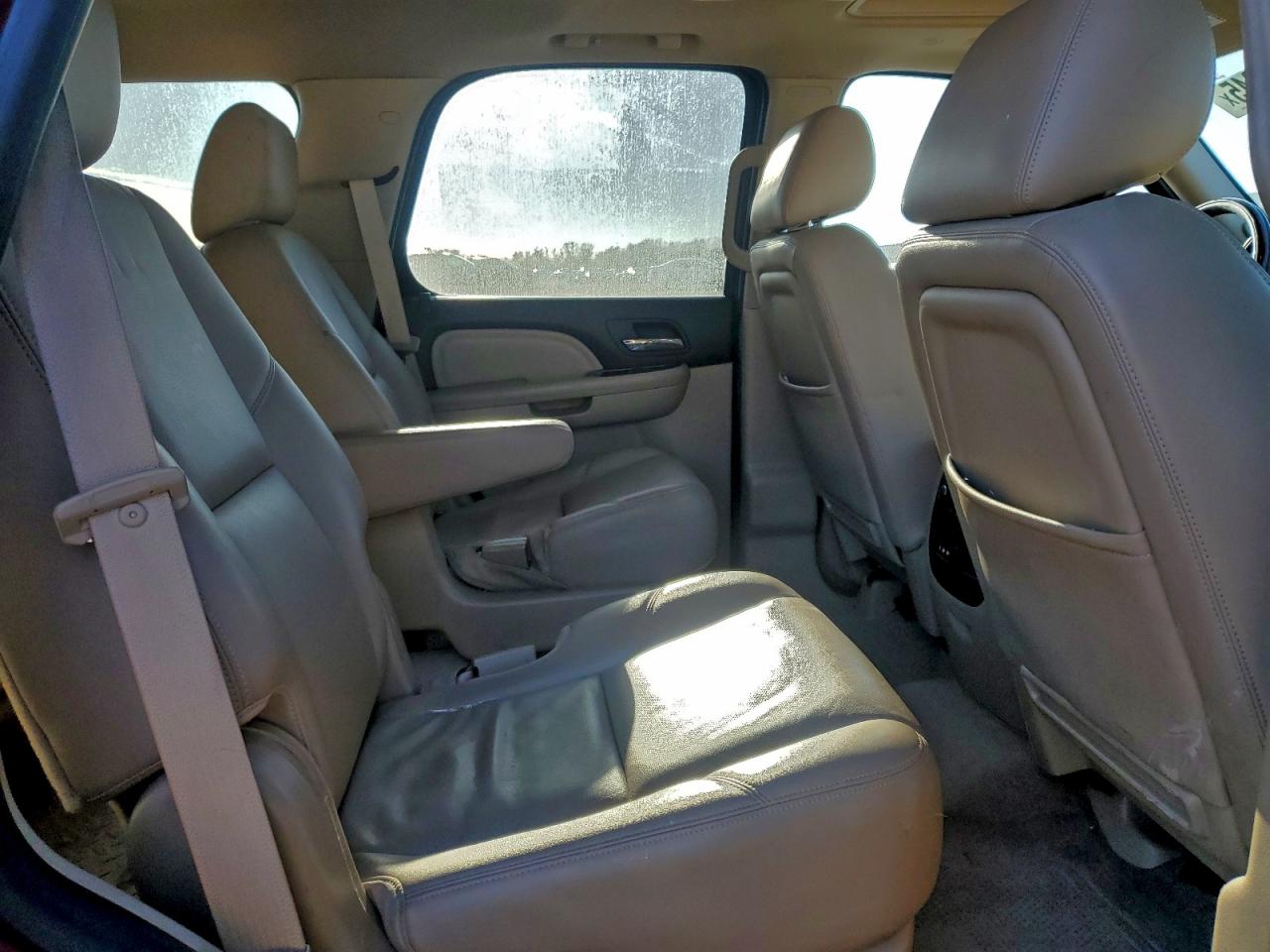 GMC Yukon Denali Image 9