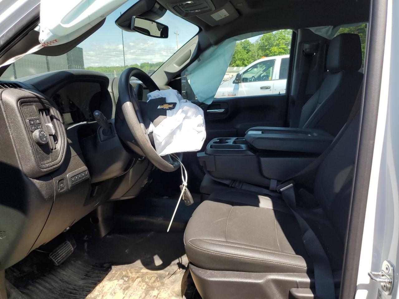 Chevrolet Silverado C2500 Heavy Duty Image 4