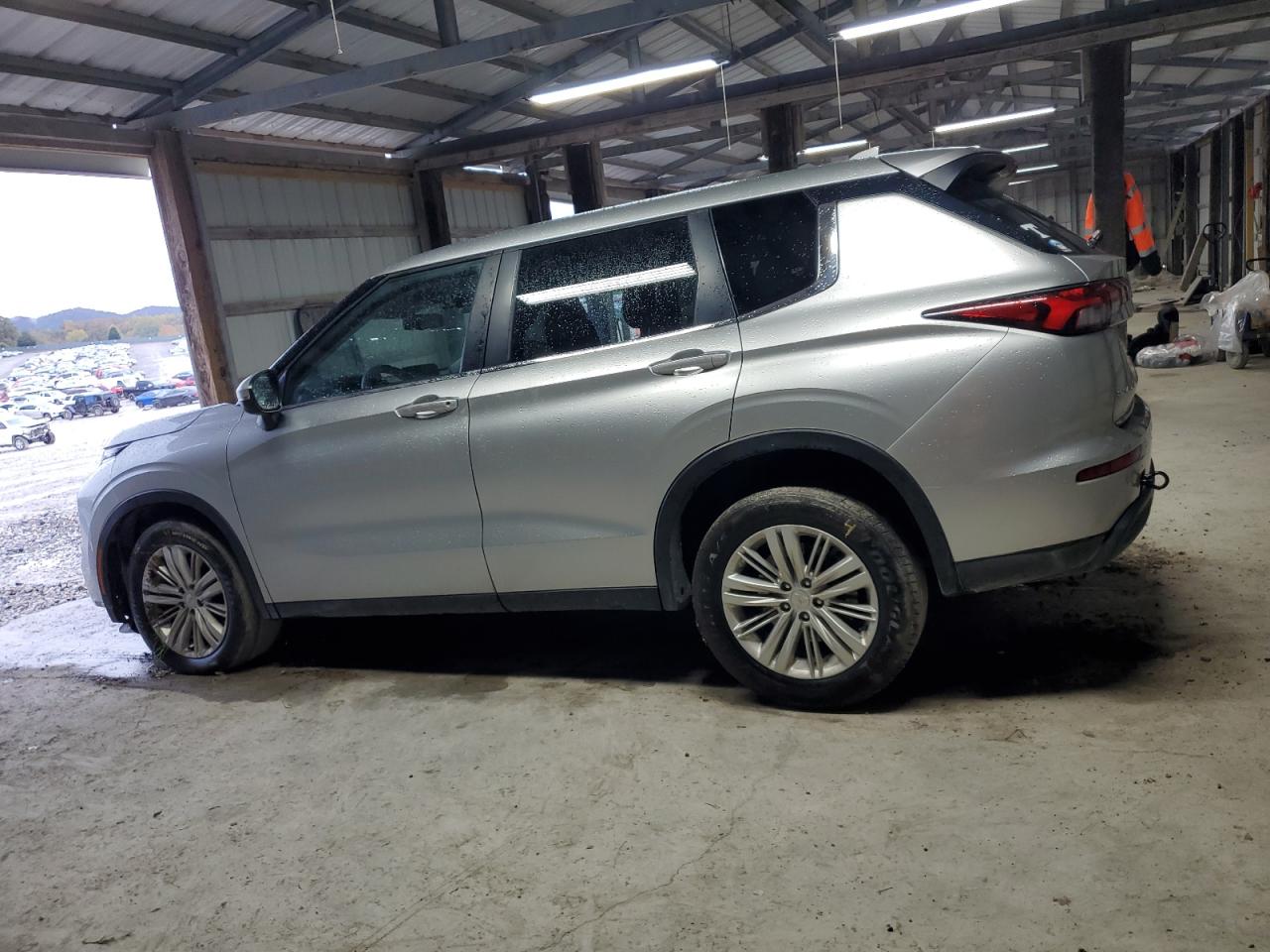 Mitsubishi Outlander Es Image 10