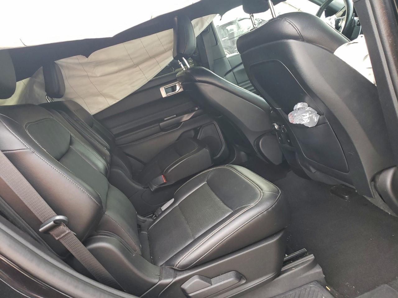 Ford Explorer Limited Image 8