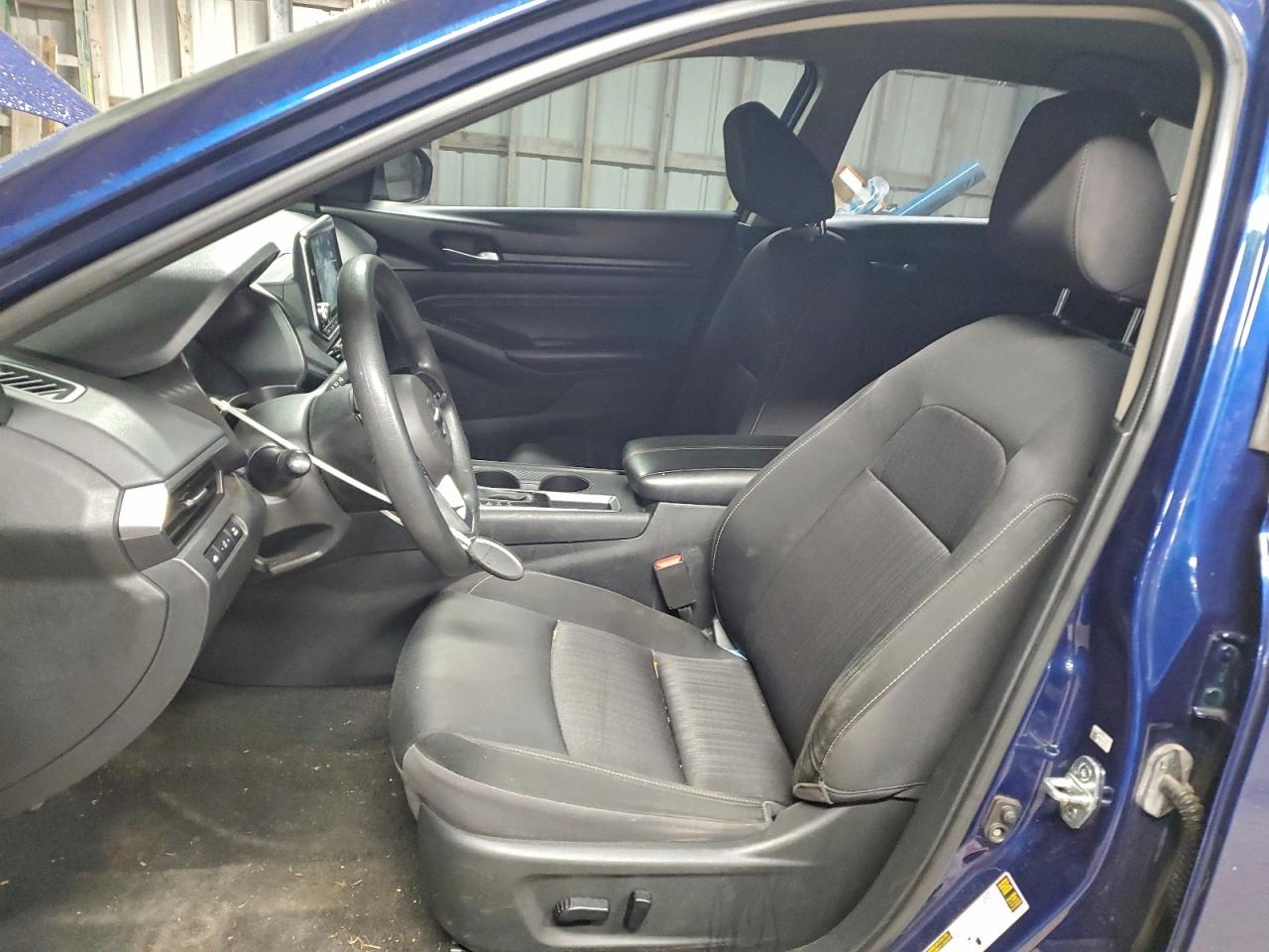 Nissan Altima S Image 8