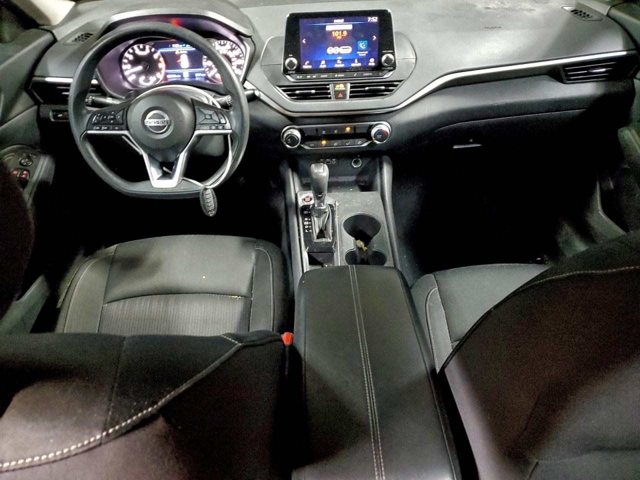 Nissan Altima S Image 6