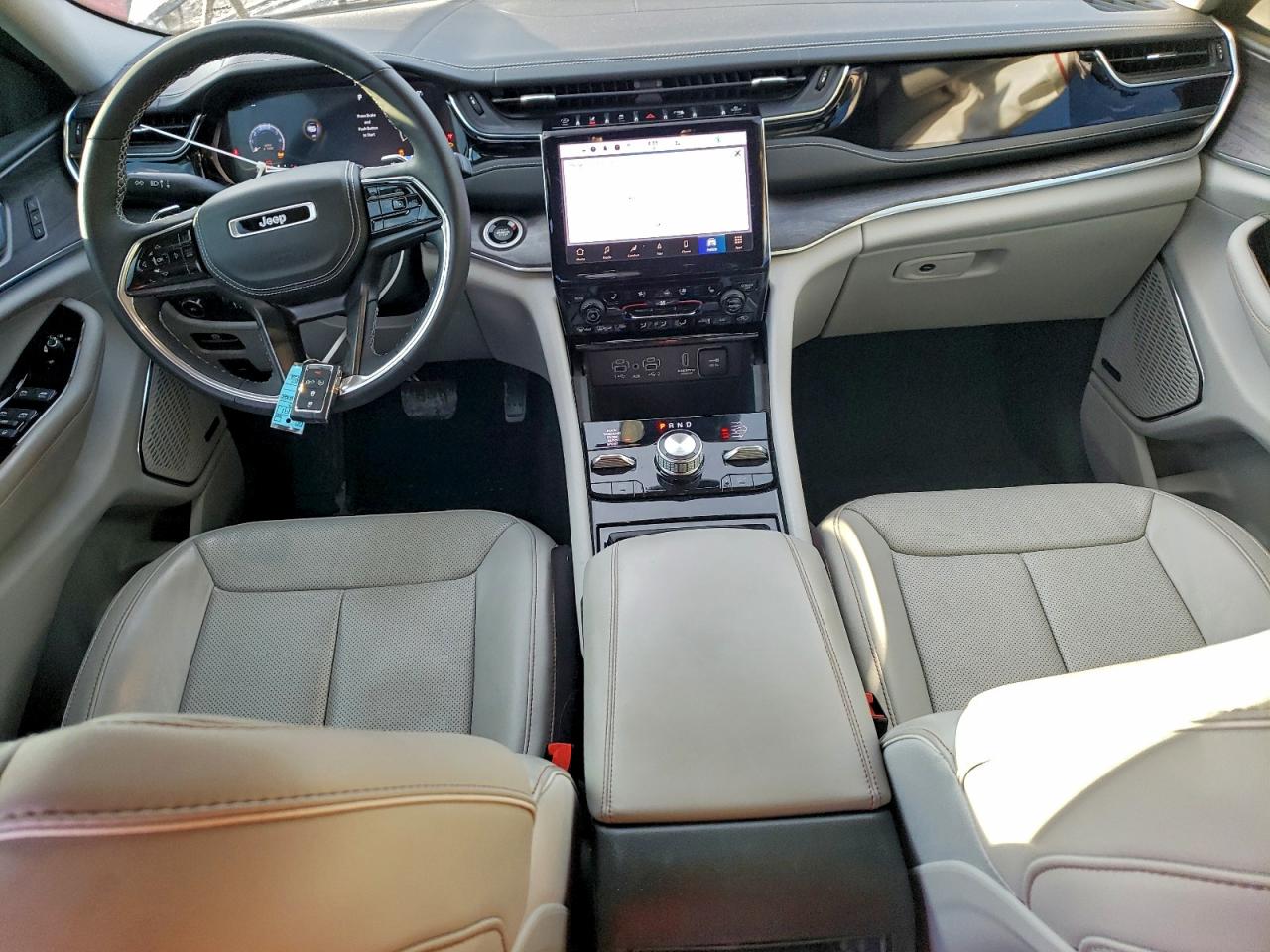 Jeep Grand Cherokee Overland Image 6