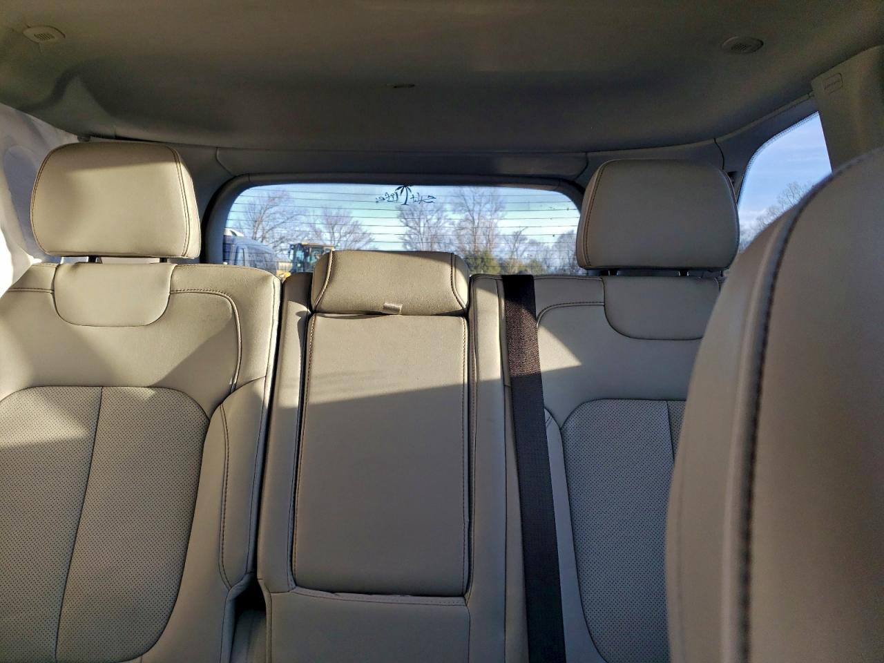 Jeep Grand Cherokee Overland Image 3