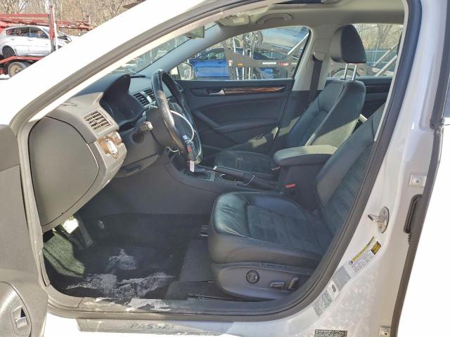 Volkswagen Passat Sel Image 4