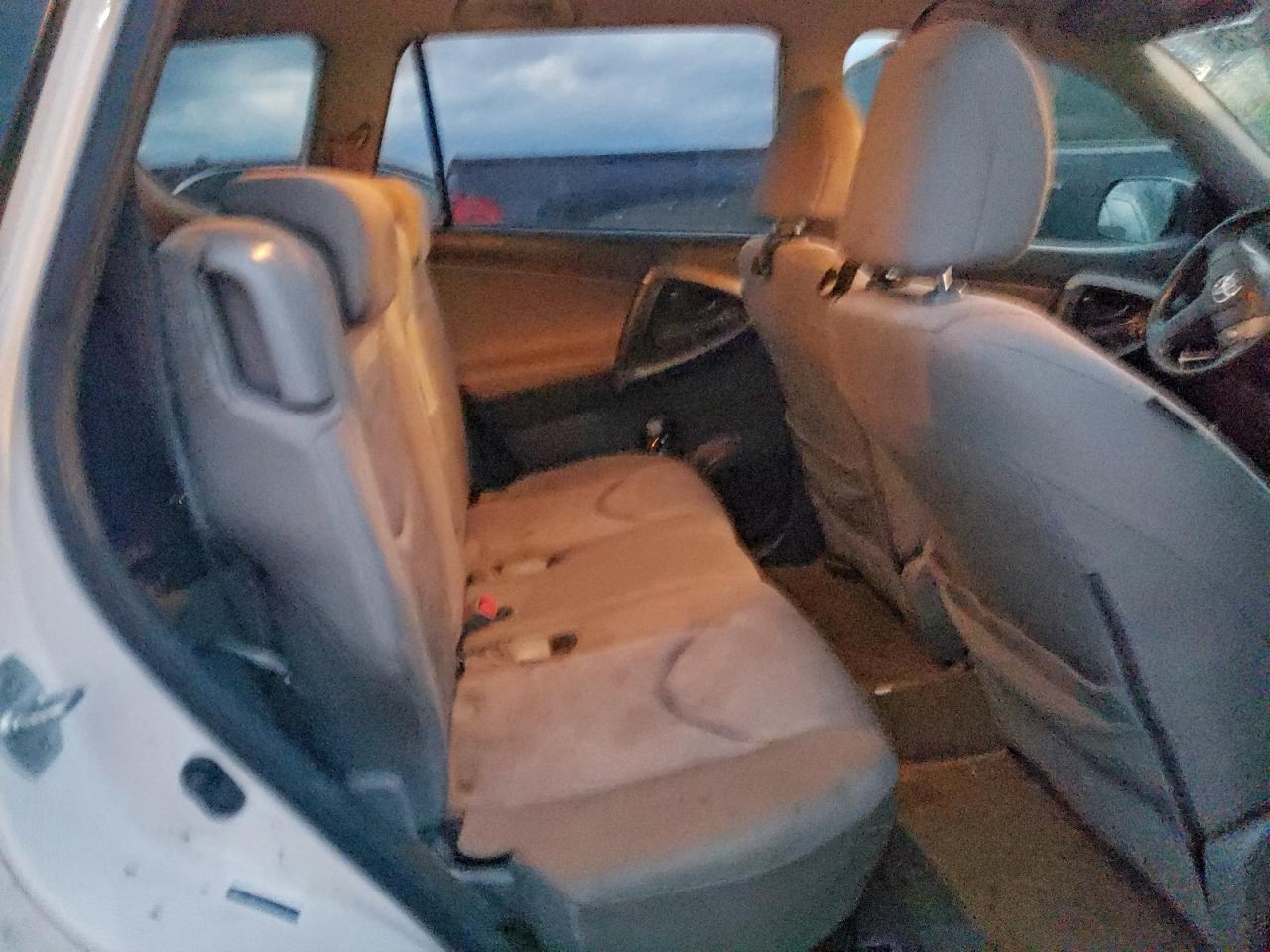 Toyota RAV4 Image 12