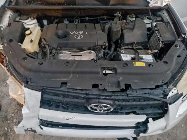 Toyota RAV4 Image 8