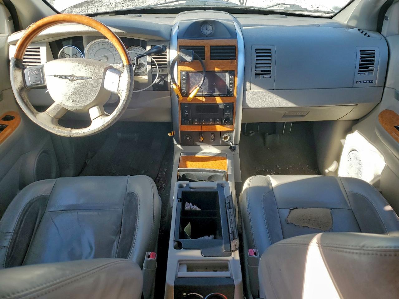 Chrysler Aspen Limited Image 6