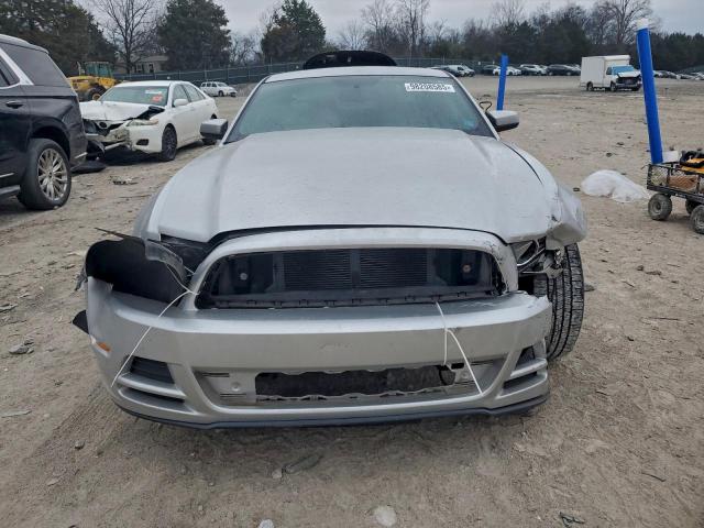 Ford Mustang Image 4