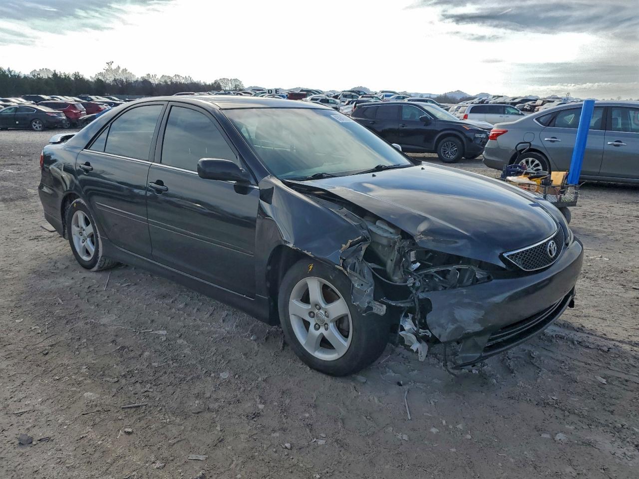 Toyota Camry Le Image 11