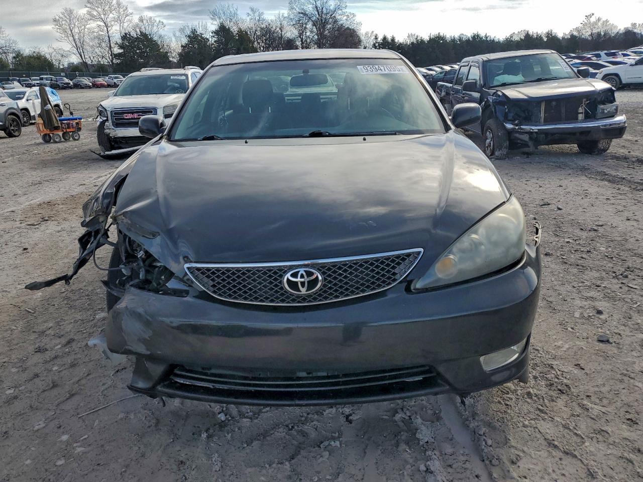 Toyota Camry Le Image 6