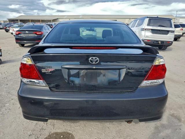 Toyota Camry Le Image 12