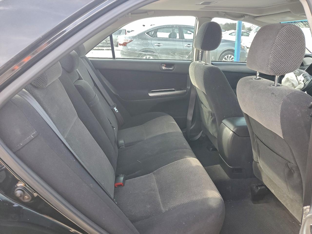 Toyota Camry Le Image 7