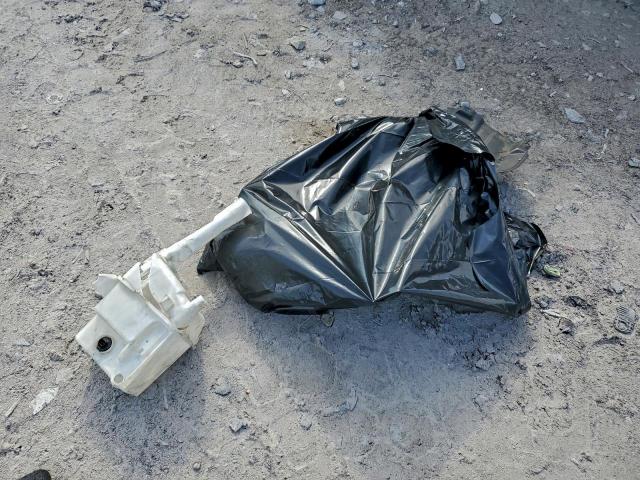 Toyota Camry Le Image 9