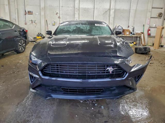 Ford Mustang Image 13