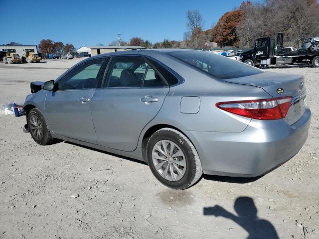 Toyota Camry Le Image 4