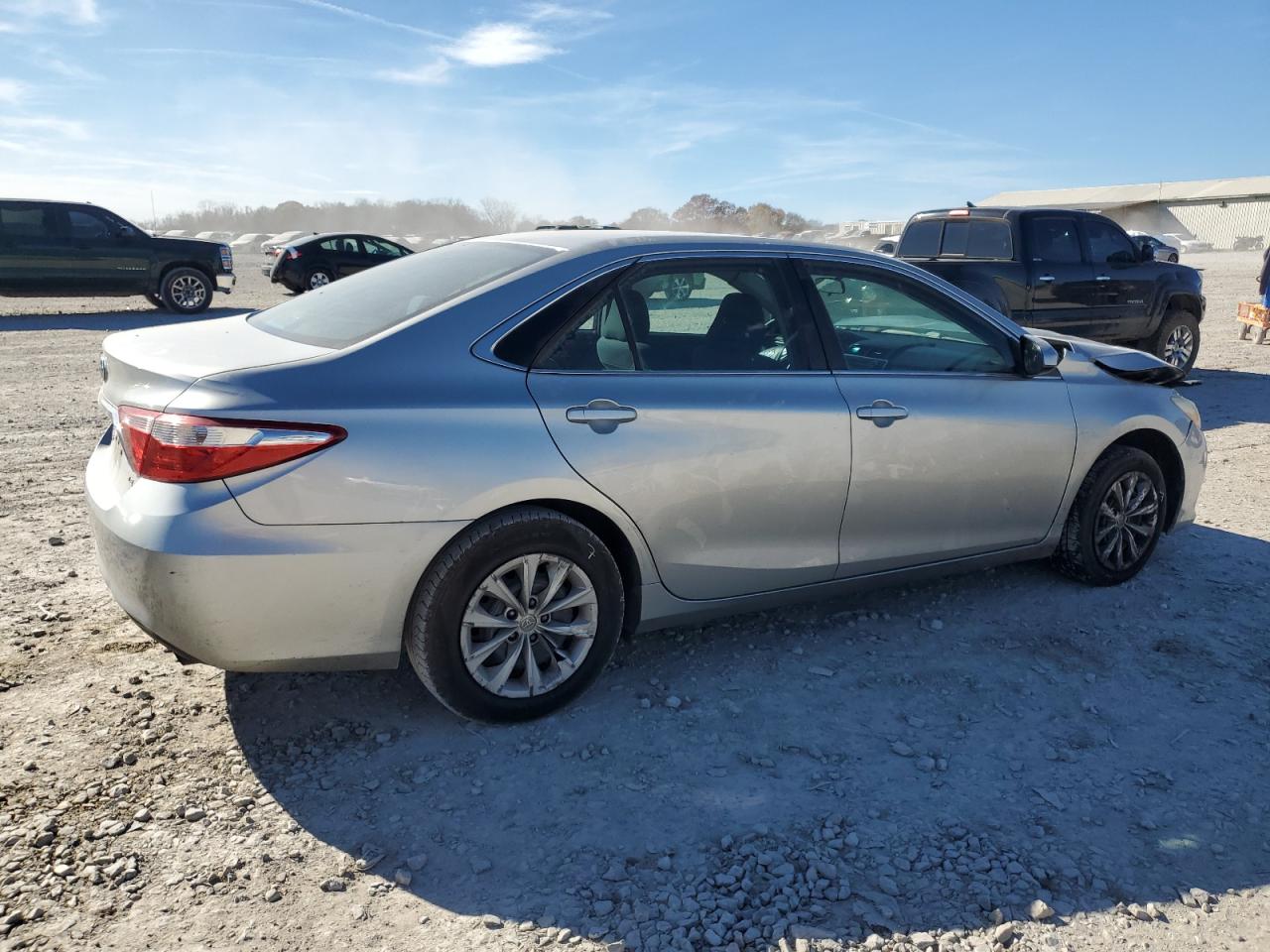 Toyota Camry Le Image 3