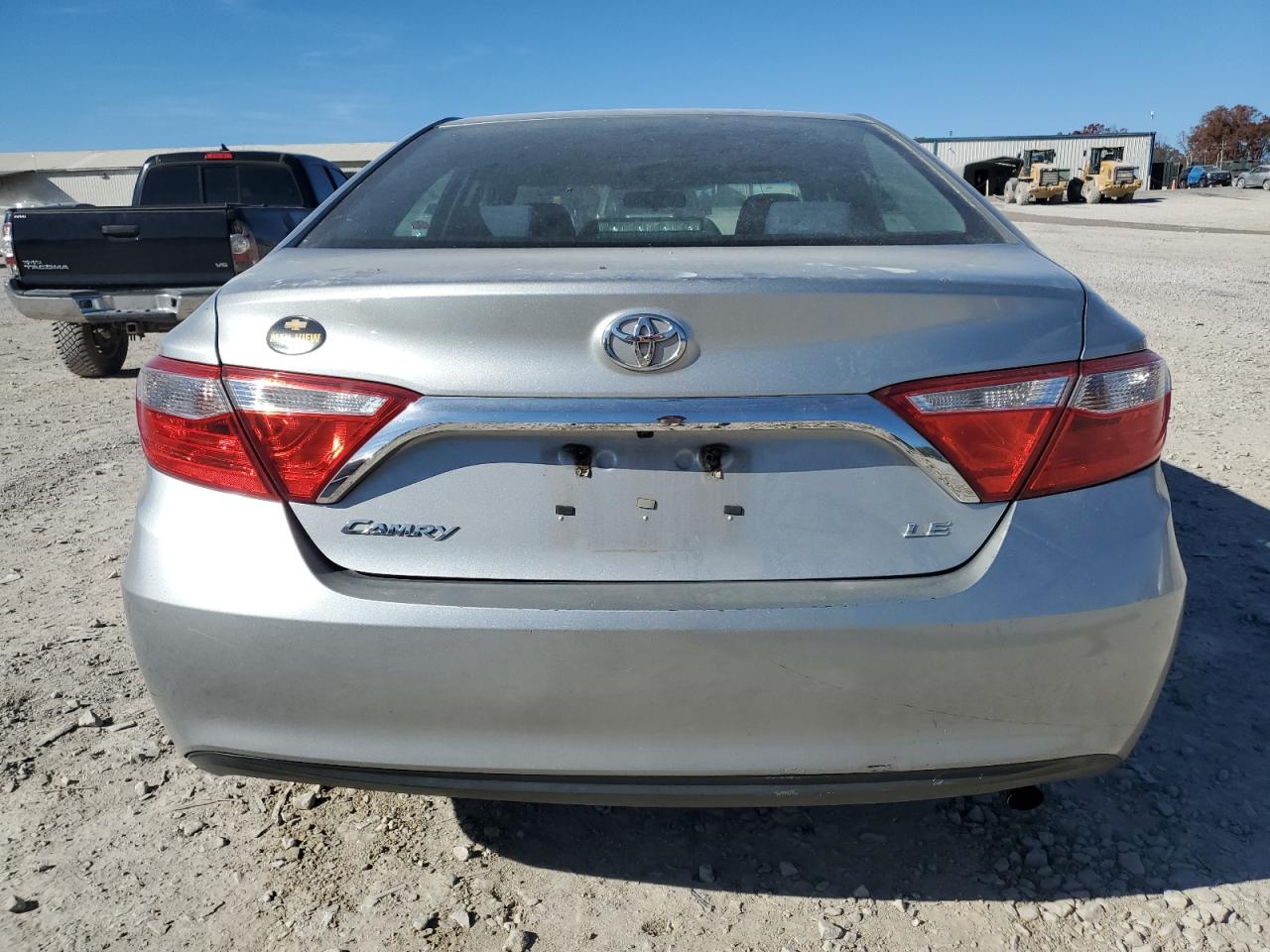 Toyota Camry Le Image 9