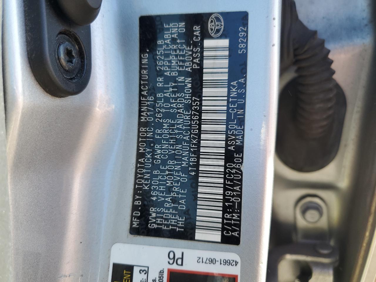 Toyota Camry Le Image 11