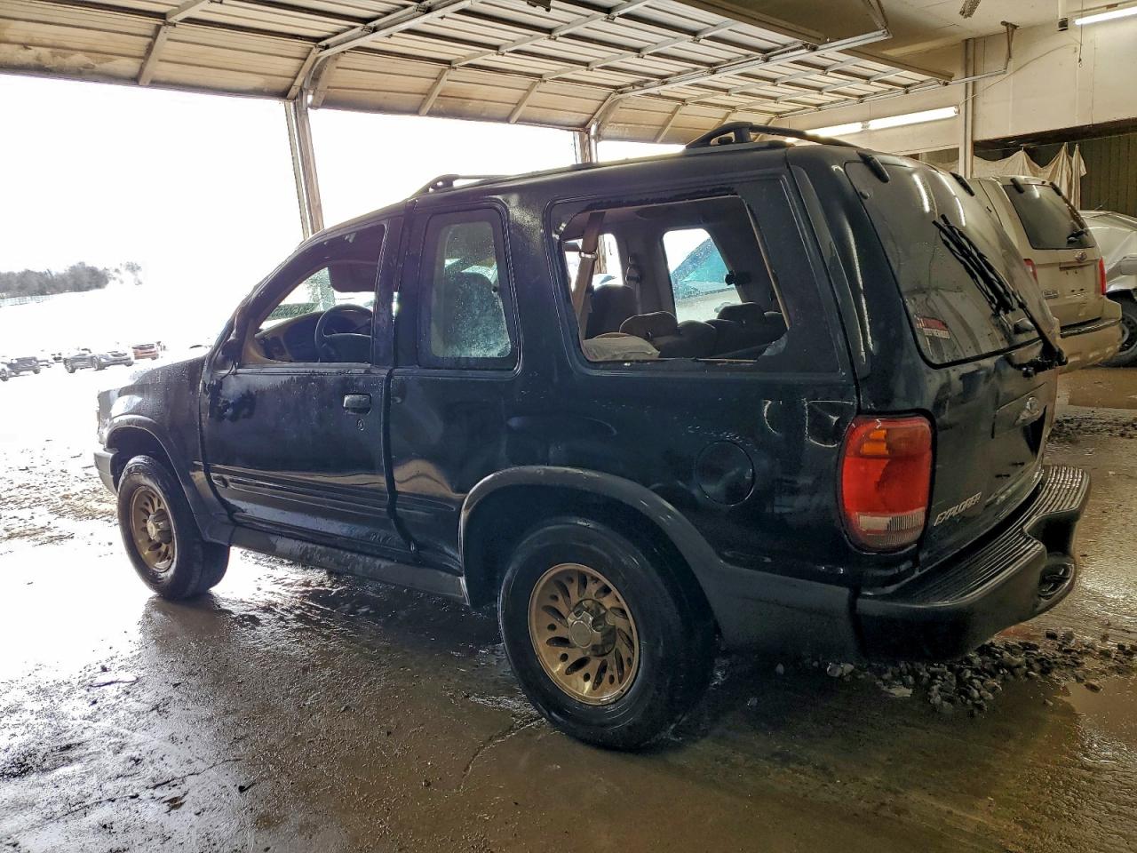 Ford Explorer Image 5