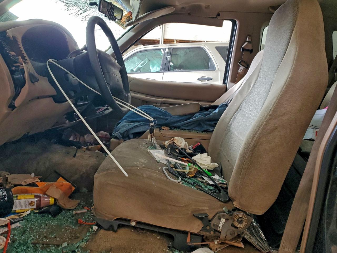 Ford Explorer Image 10