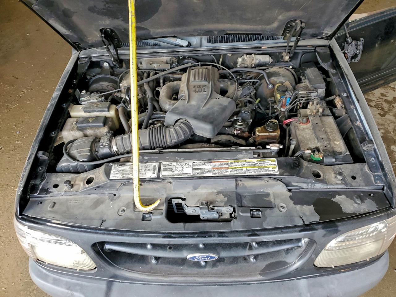 Ford Explorer Image 13