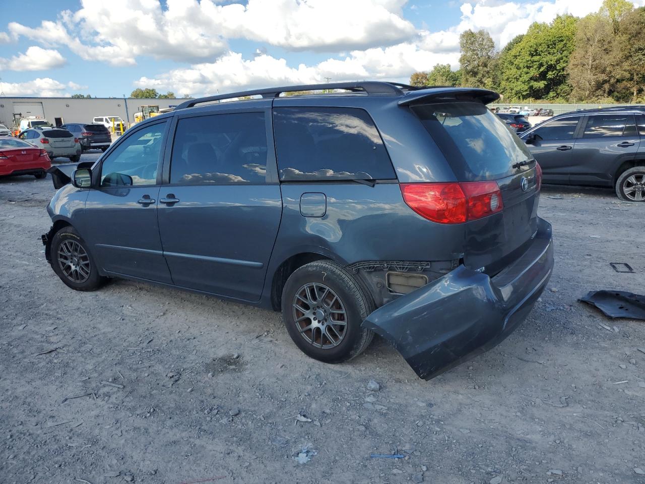 Toyota Sienna Xle Image 3