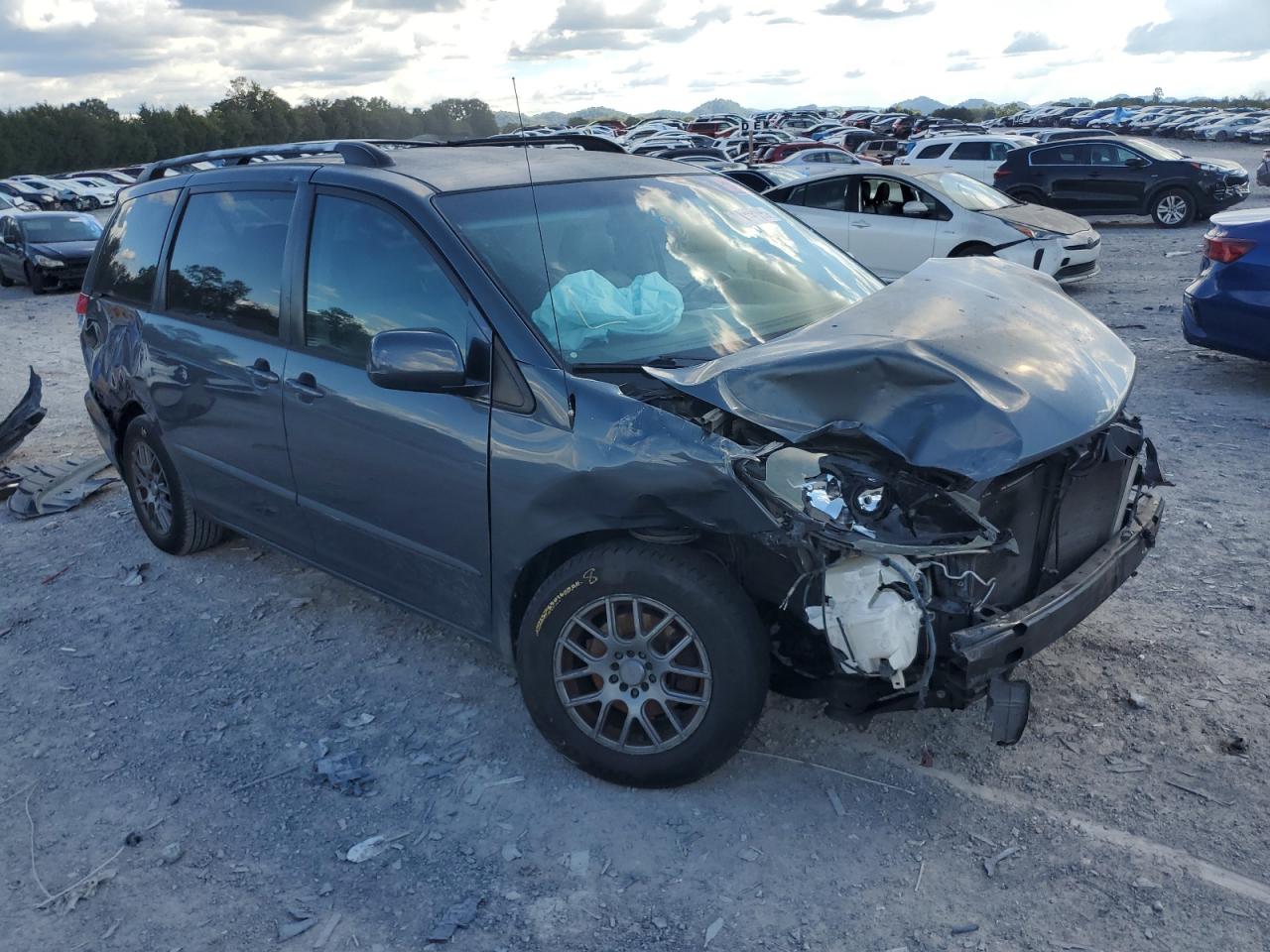 Toyota Sienna Xle Image 5