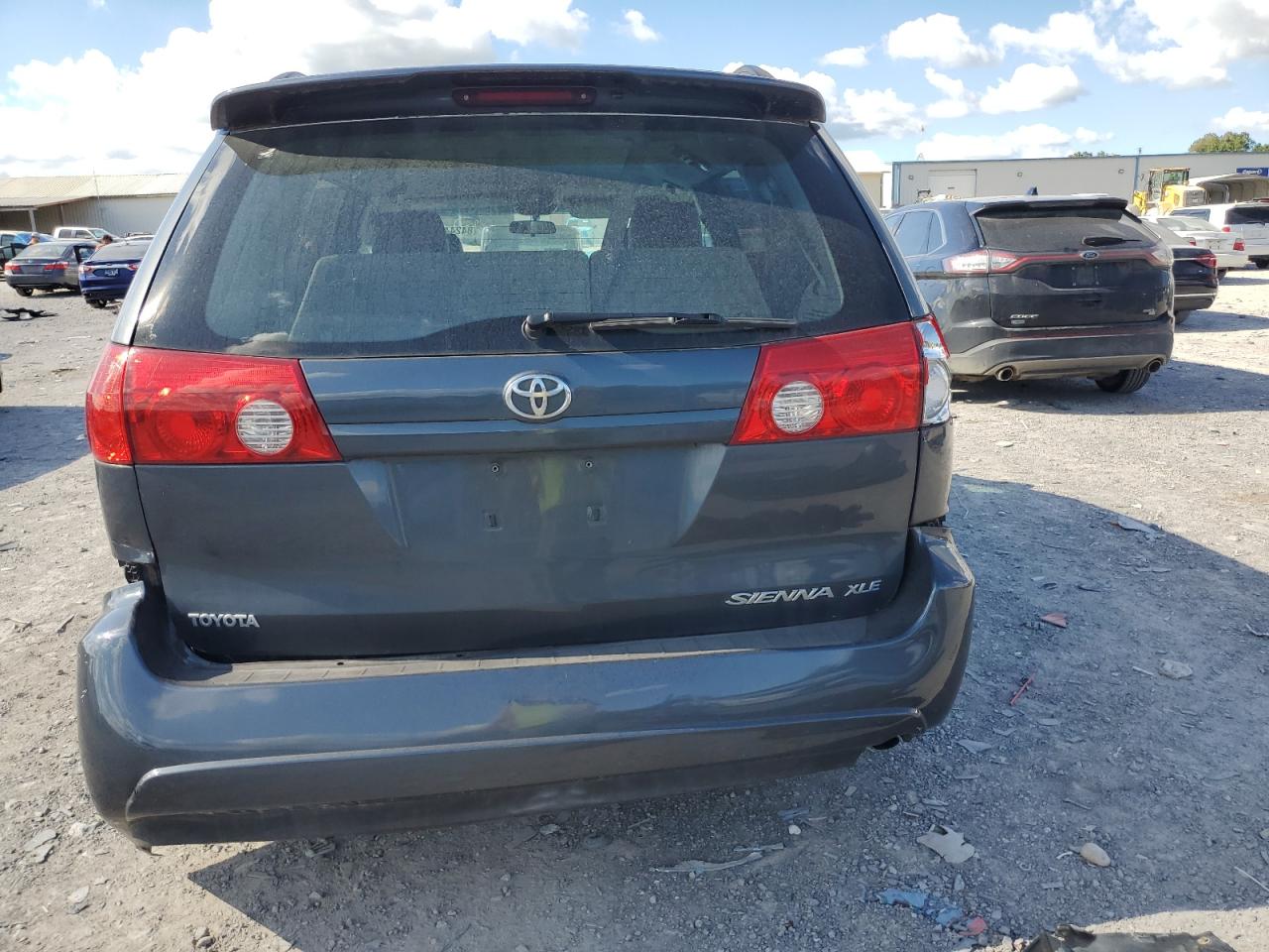 Toyota Sienna Xle Image 6