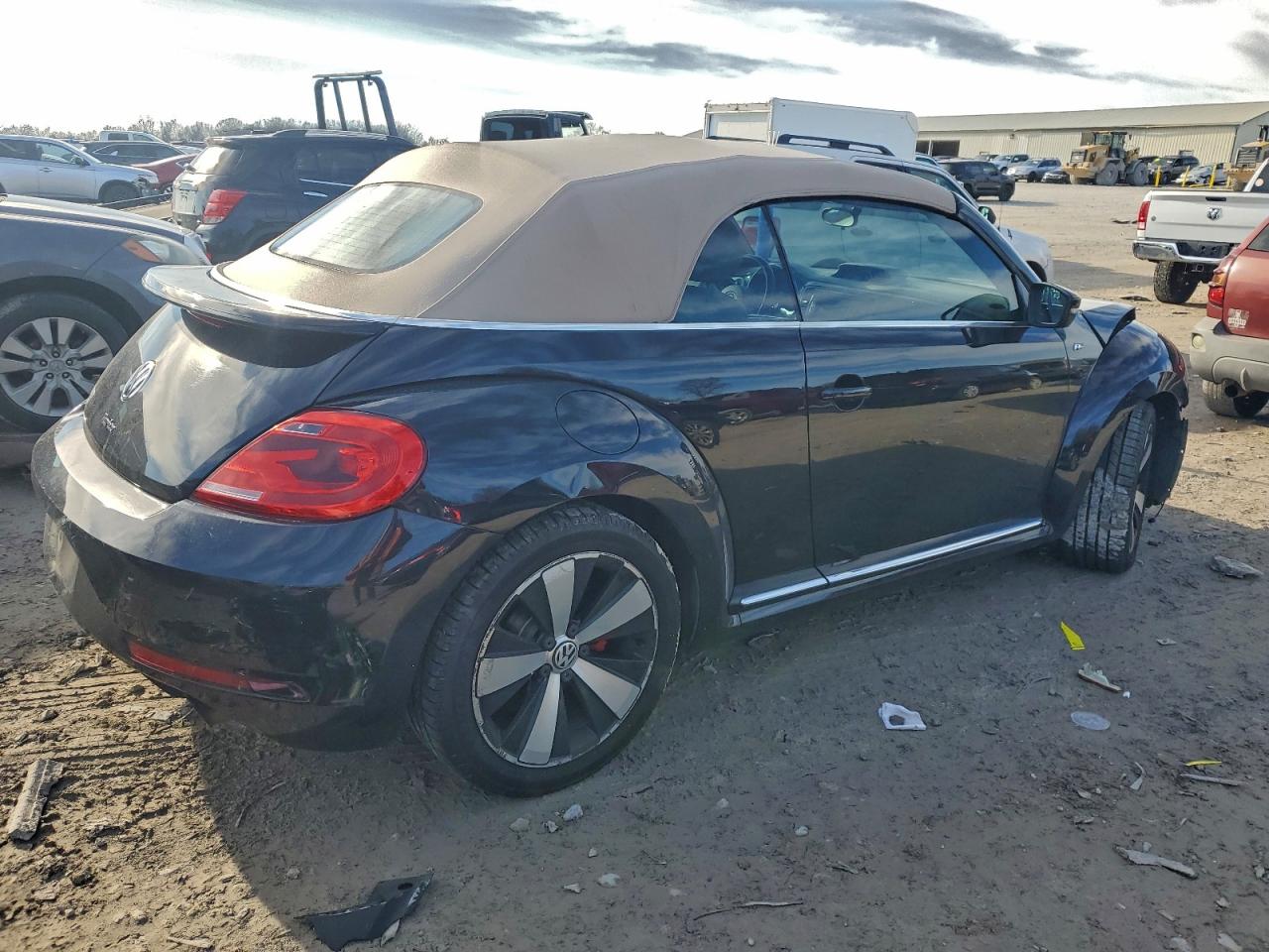 Volkswagen Beetle R-line Image 3