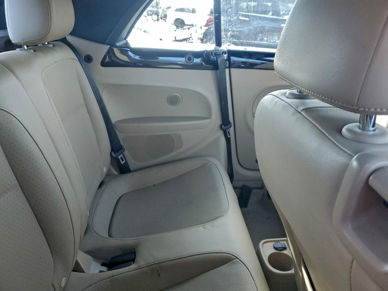 Volkswagen Beetle R-line Image 11