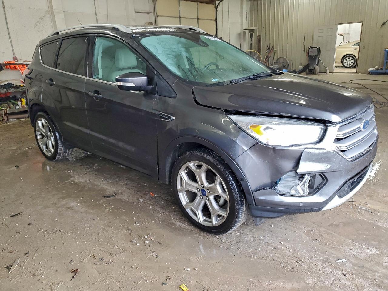 Ford Escape Titanium Image 2