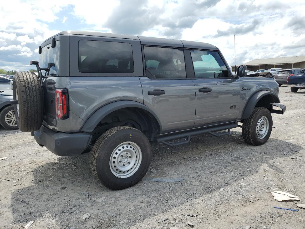 Ford Bronco Base Image 2