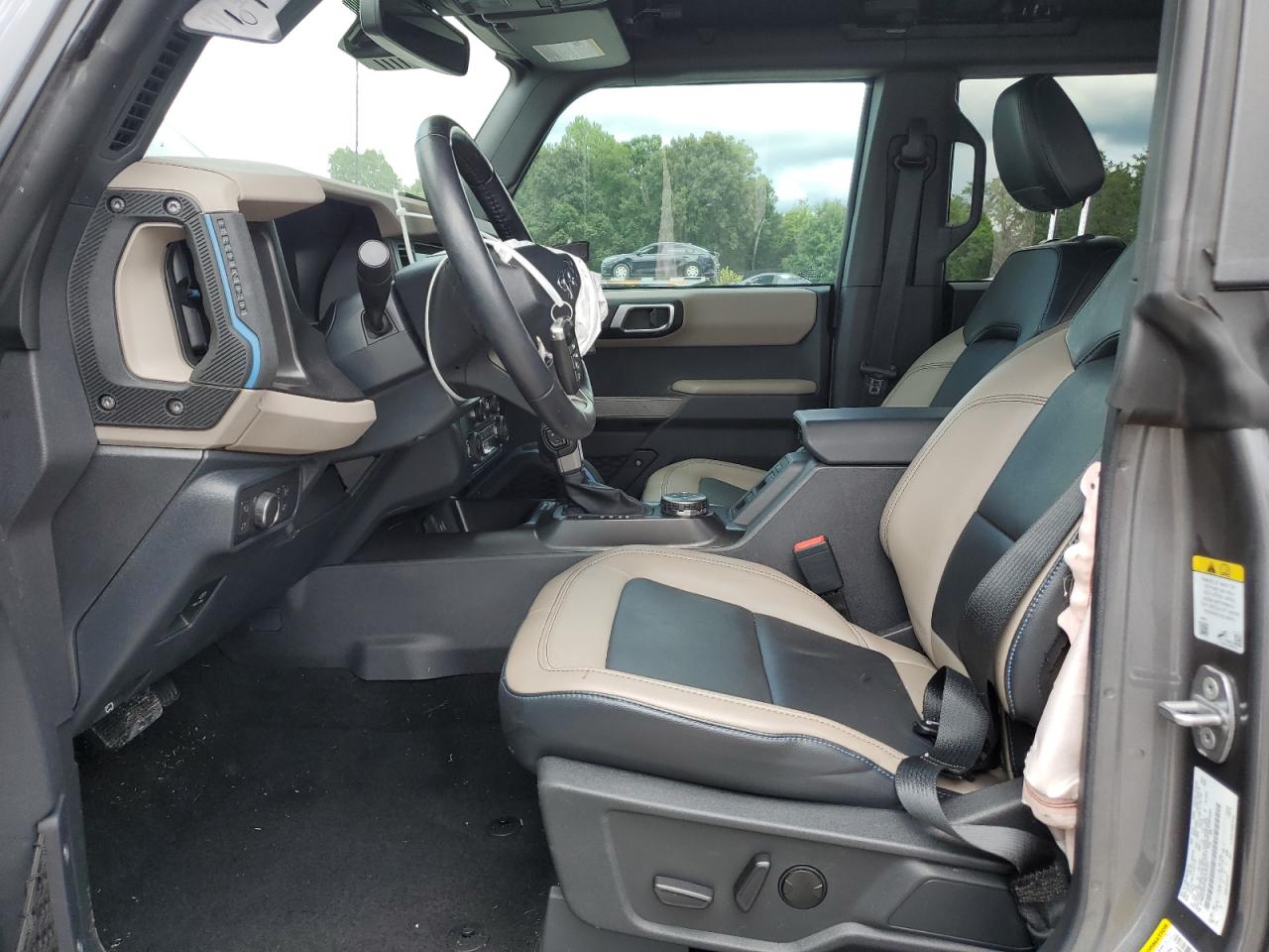 Ford Bronco Base Image 4