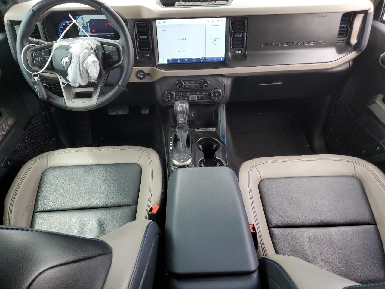 Ford Bronco Base Image 11