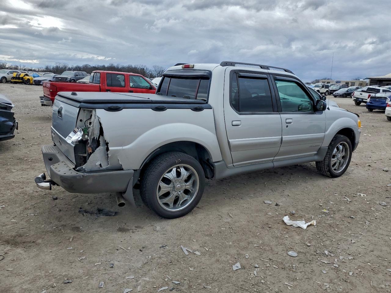 Ford Explorer Image 4