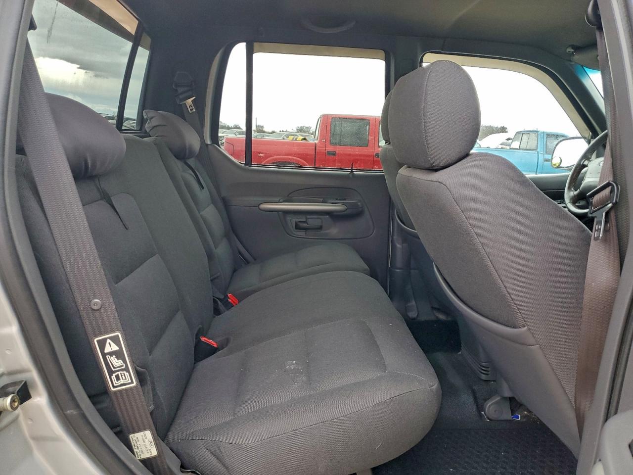 Ford Explorer Image 2