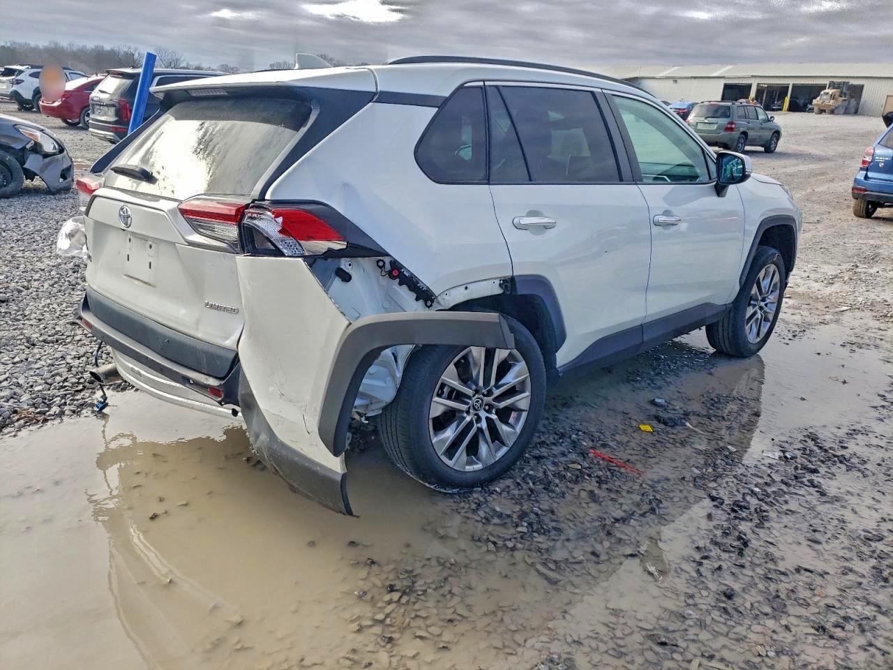 Toyota RAV4 Limited Image 7