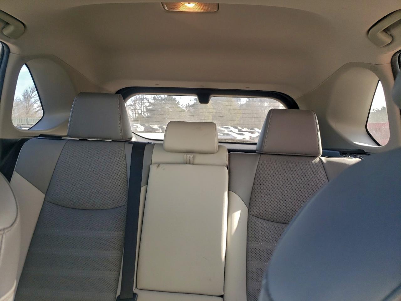 Toyota RAV4 Limited Image 4