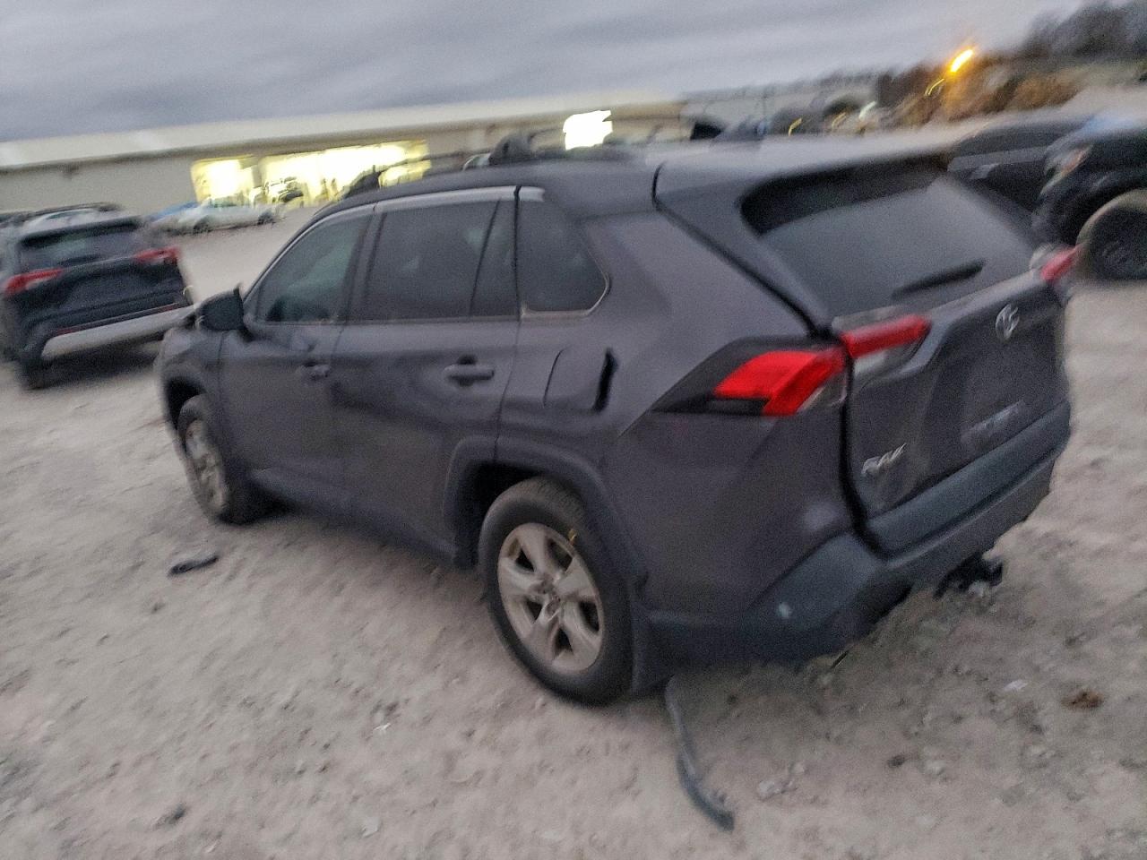 Toyota RAV4 Xle Image 6