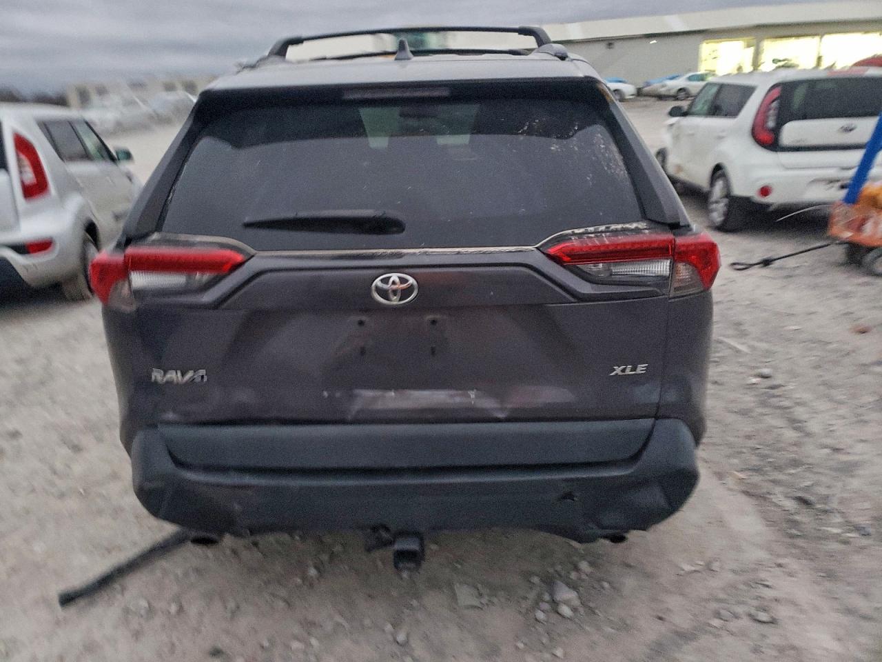 Toyota RAV4 Xle Image 5