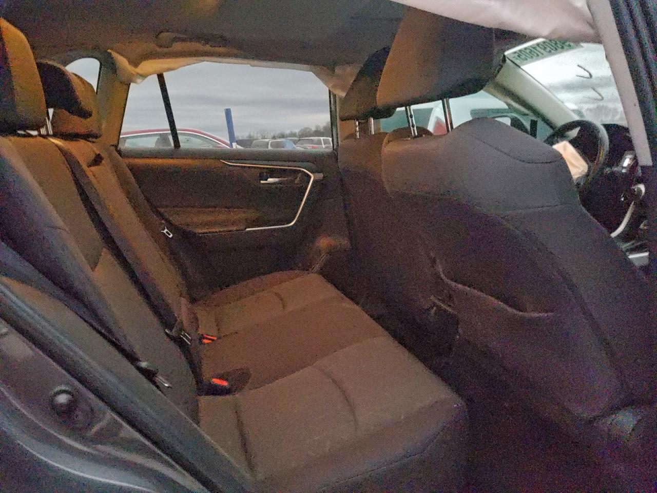 Toyota RAV4 Xle Image 2