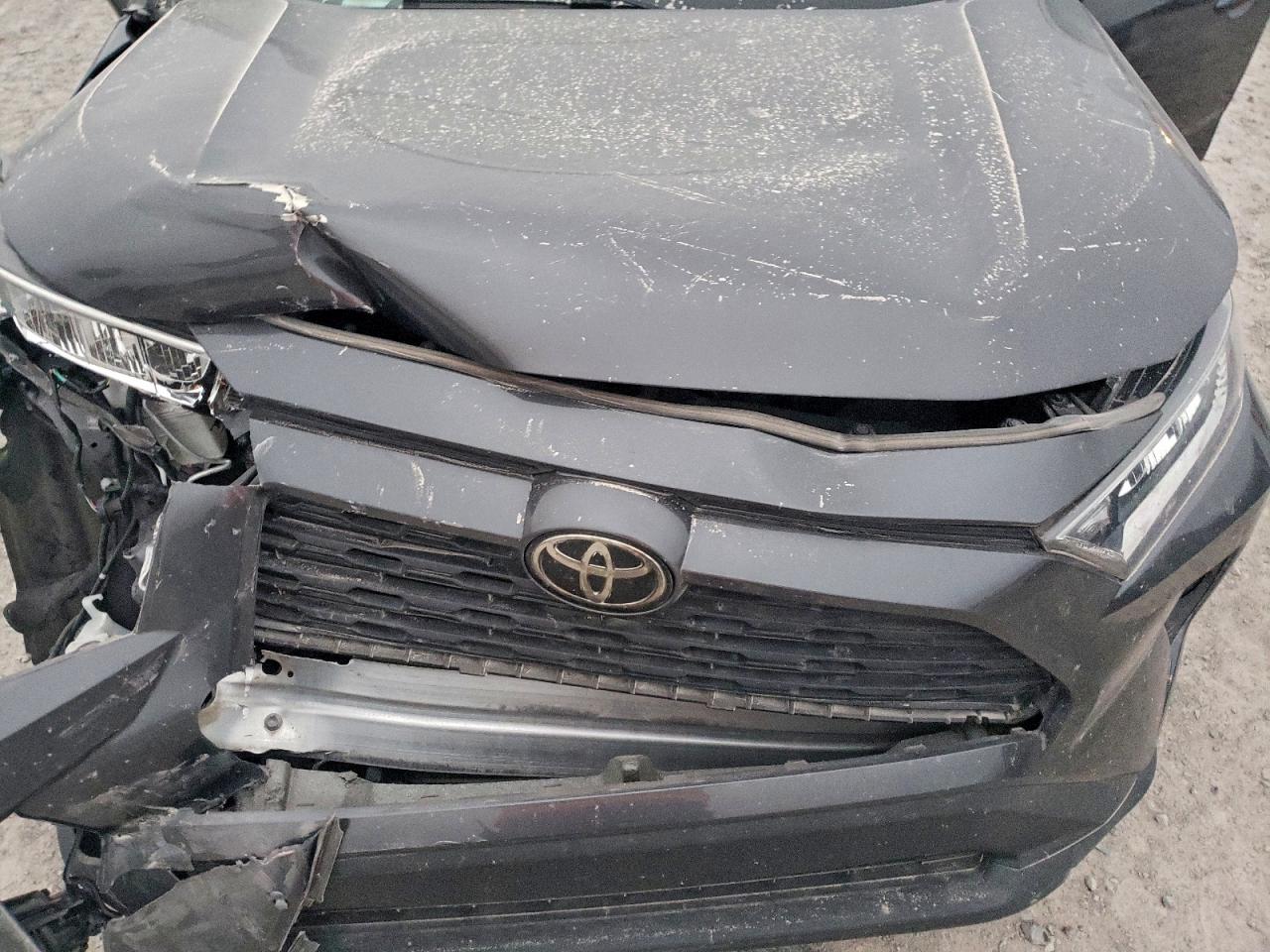 Toyota RAV4 Xle Image 13