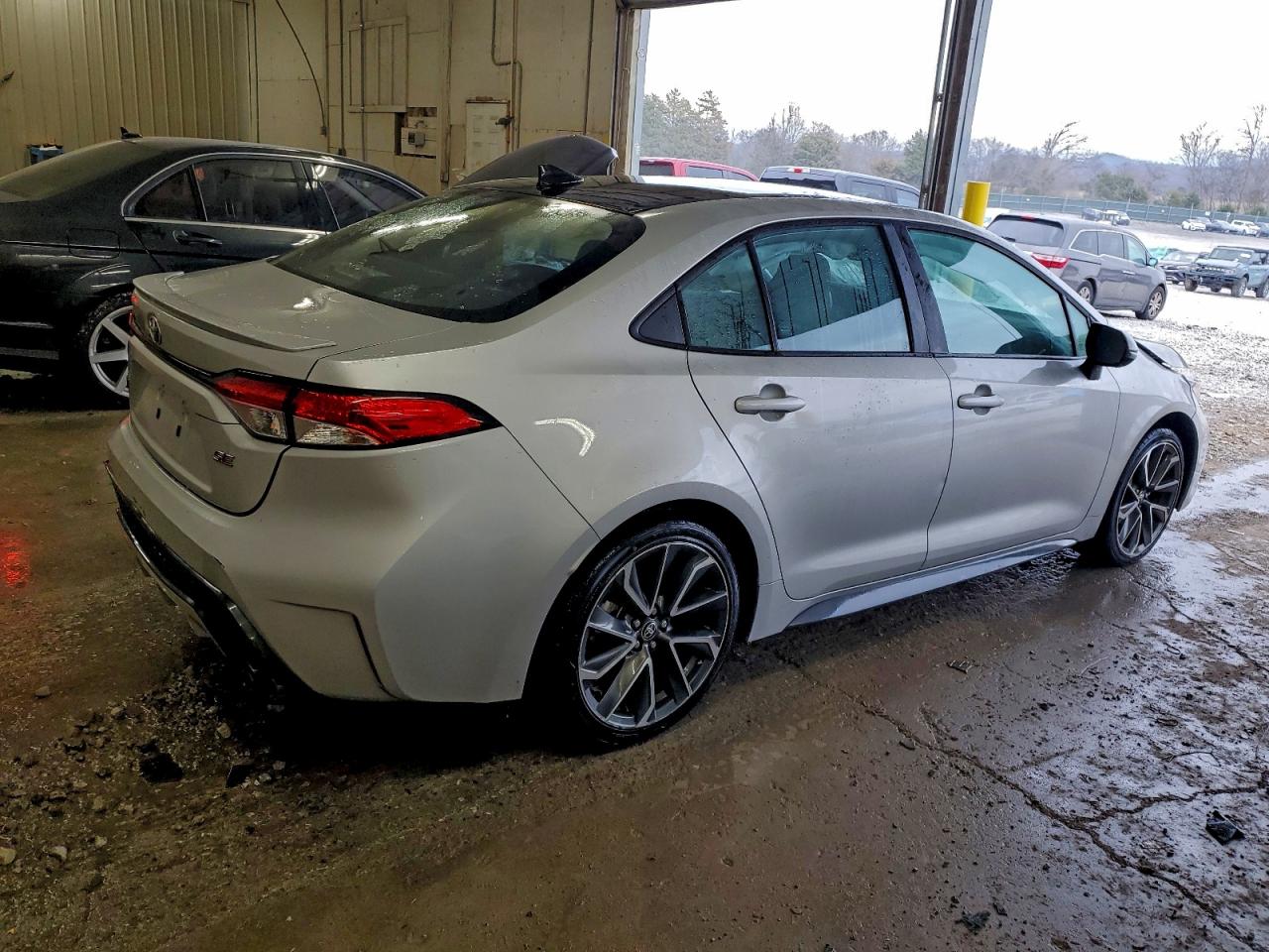 Toyota Corolla Se Image 8