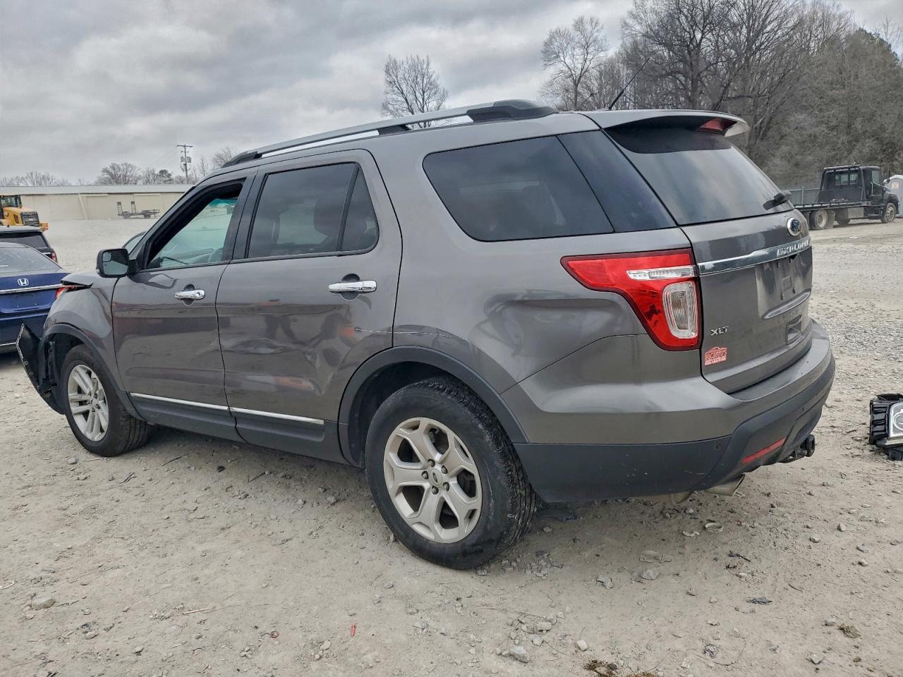 Ford Explorer Xlt Image 3