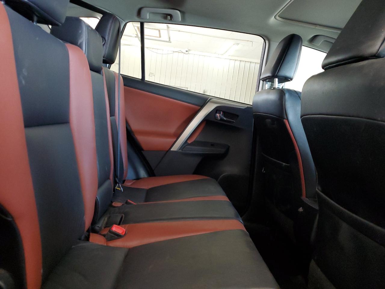 Toyota RAV4 Limited Image 13